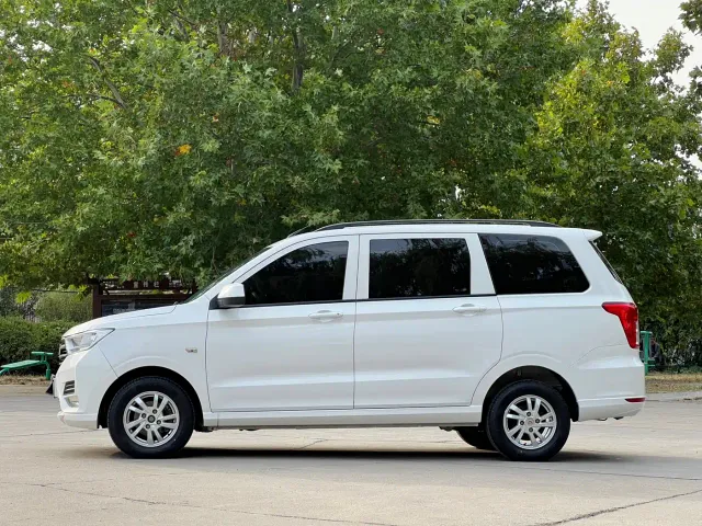 Wuling Hongguang — Фото автомобиля 7