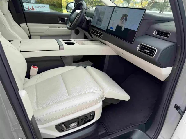 Li Auto MEGA — Фото автомобиля 22