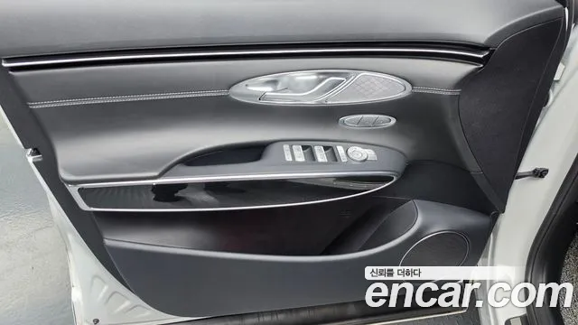 Genesis GV70 — Фото автомобиля 23
