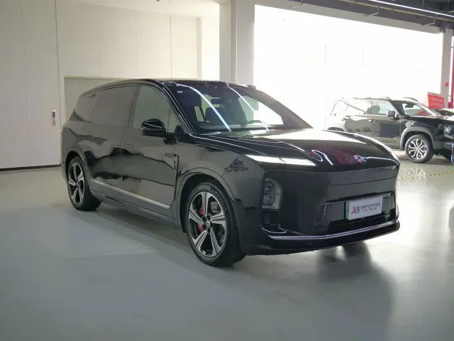 Nio ES8 — Фото автомобиля 3