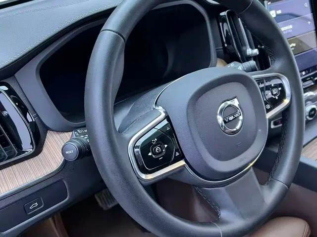 Volvo XC60 — Фото автомобиля 10