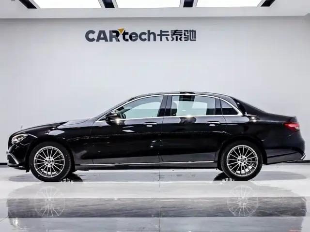 Mercedes-Benz E-Class — Фото автомобиля 3