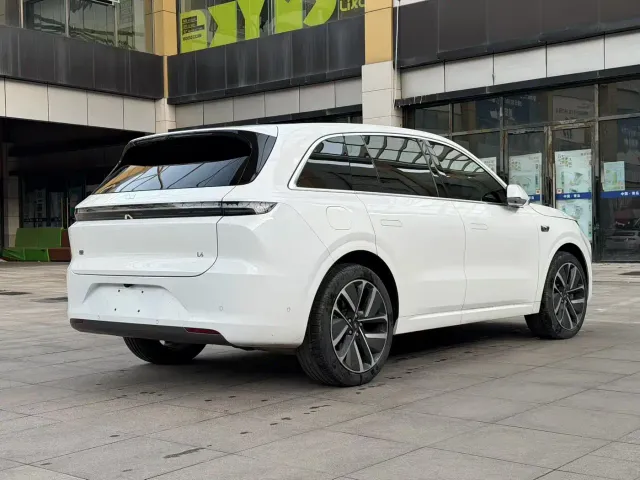 Li Auto L6 — Фото автомобиля 9