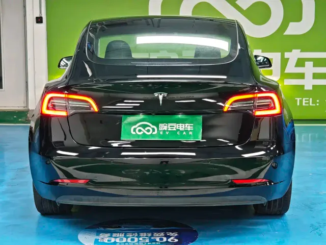 Tesla Model 3 — Фото автомобиля 17