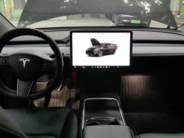 Tesla Model Y — Фото автомобиля 12