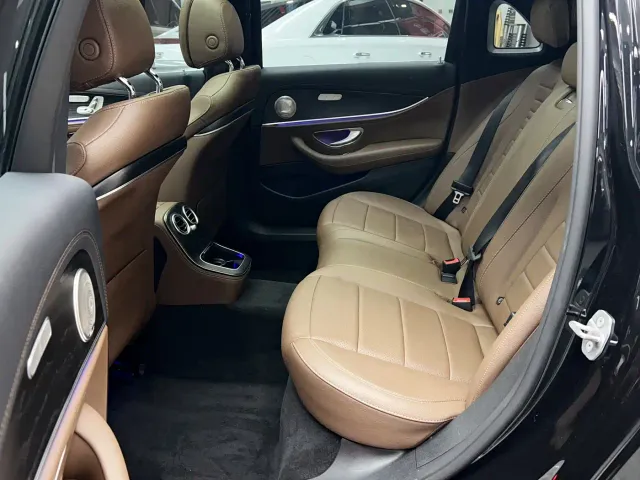 Mercedes-Benz E-Class — Фото автомобиля 20