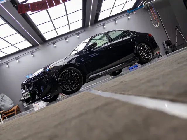 BMW M5 — Фото автомобиля 6
