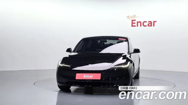 Tesla Model 3 — Фото автомобиля 2