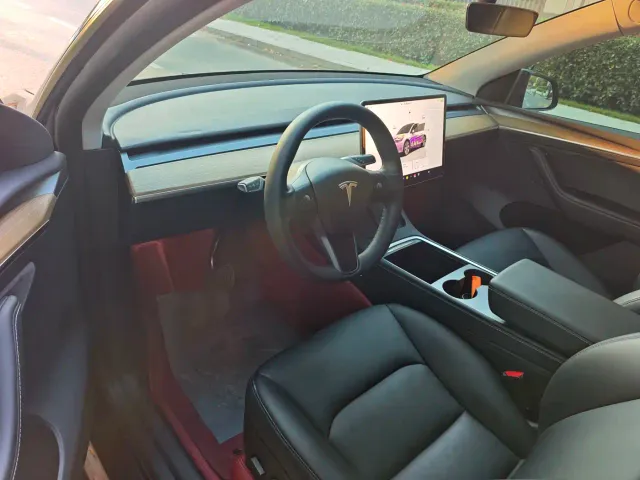 Tesla Model Y — Фото автомобиля 4