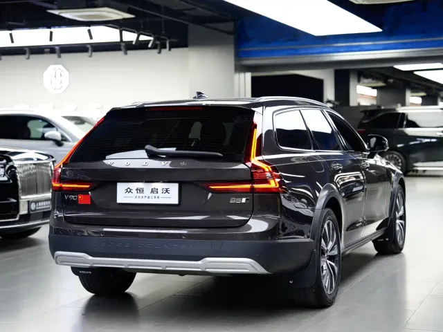 Volvo V90 — Фото автомобиля 4