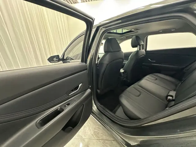 Hyundai Elantra — Фото автомобиля 8