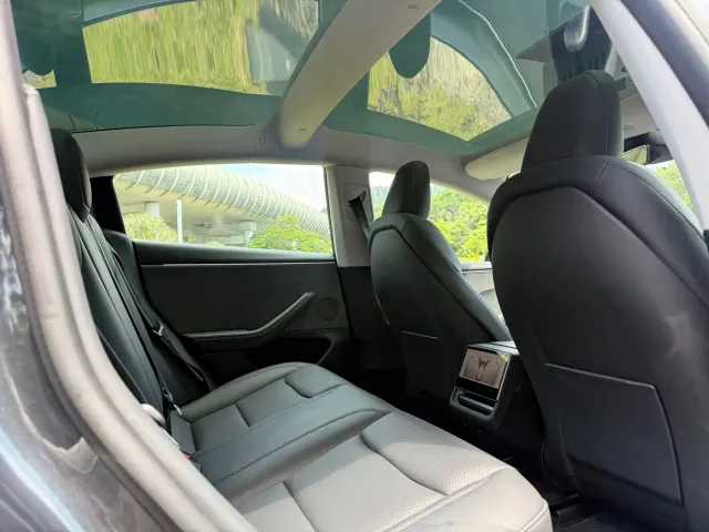 Tesla Model 3 — Фото автомобиля 16