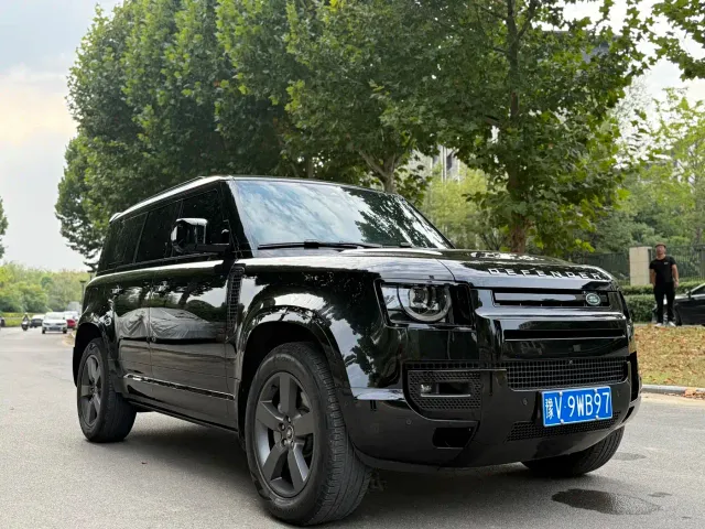 Land Rover Defender — Фото автомобиля 3