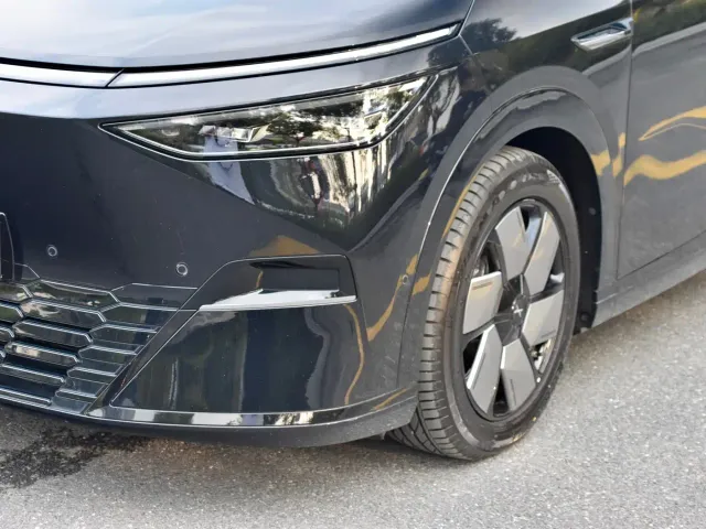 Xpeng X9 — Фото автомобиля 6