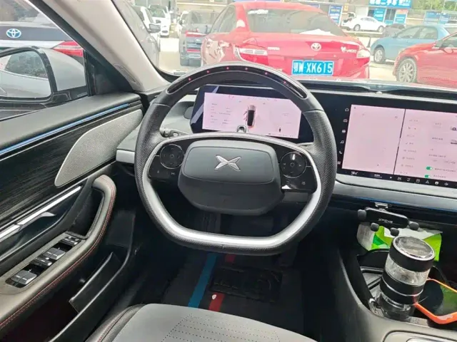 Xpeng P7 — Фото автомобиля 10