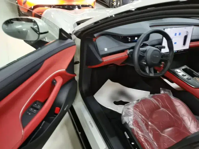 Xiaomi SU7 — Фото автомобиля 15