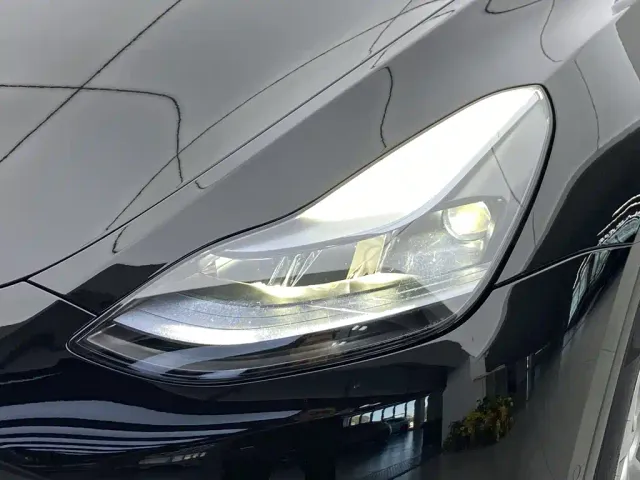 Tesla Model Y — Фото автомобиля 6