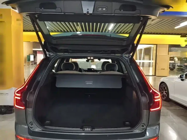 Volvo XC60 — Фото автомобиля 18