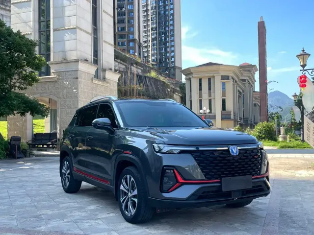 Changan CS35 Plus — Фото автомобиля 2
