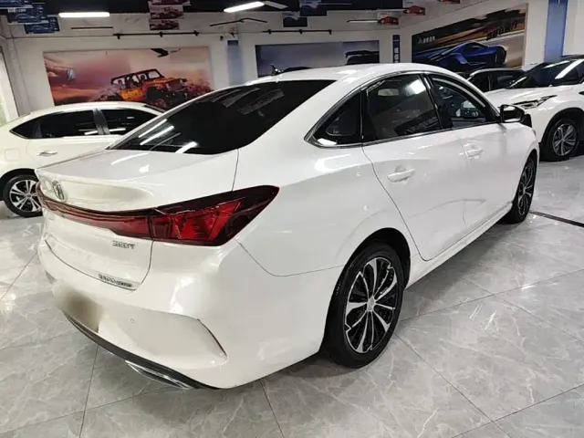 Changan Eado — Фото автомобиля 6