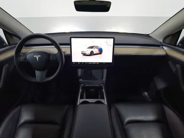 Tesla Model Y — Фото автомобиля 5
