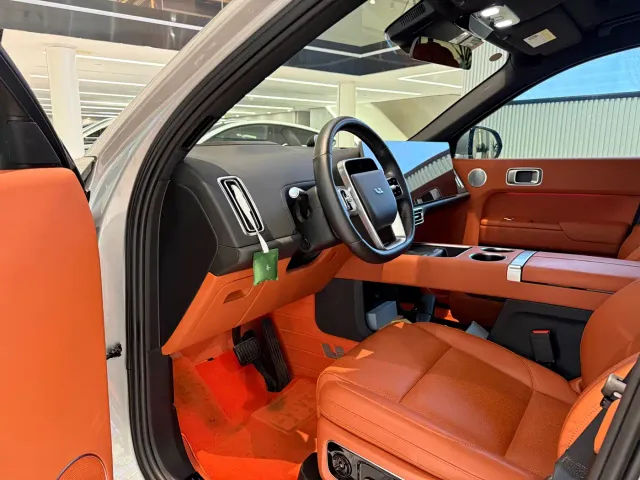 Li Auto L8 — Фото автомобиля 6