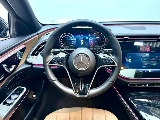 Mercedes-Benz E-Class — Фото автомобиля 14