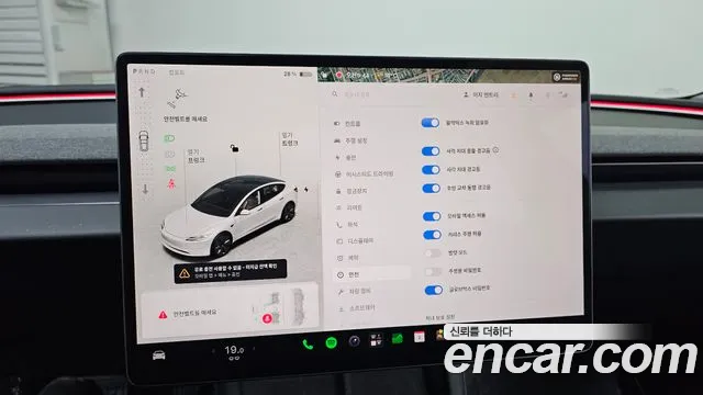 Tesla Model 3 — Фото автомобиля 23