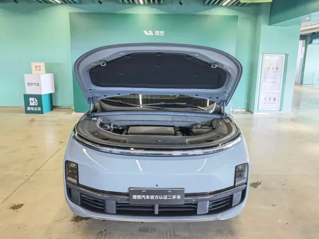 Li Auto L8 — Фото автомобиля 3