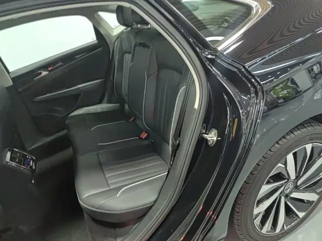 Volkswagen Passat — Фото автомобиля 16