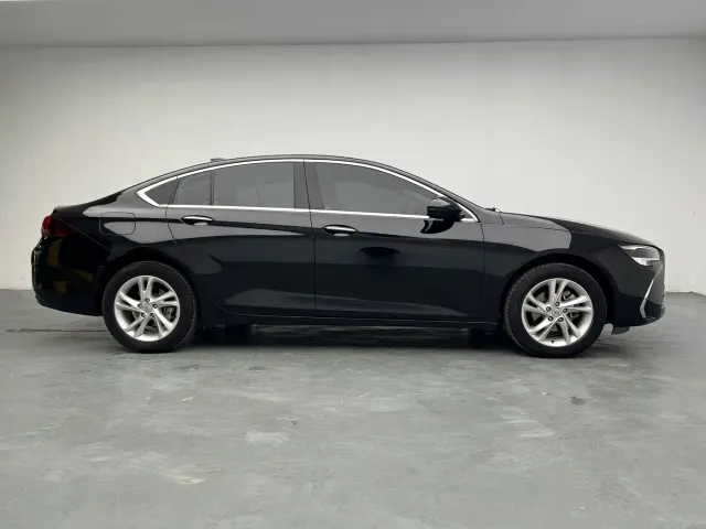 Buick Regal — Фото автомобиля 10
