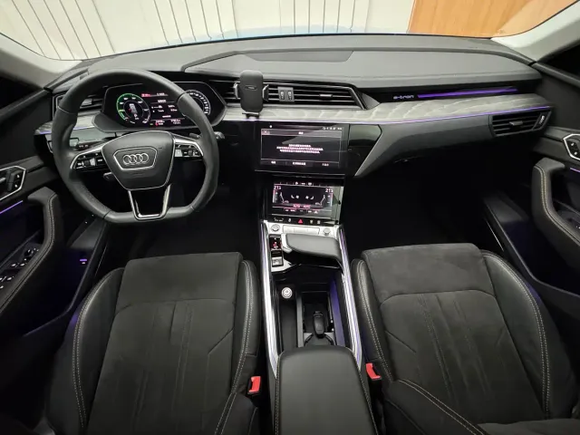 Audi e-tron — Фото автомобиля 10