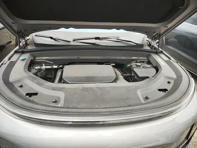 Li Auto Li Xiang L9 2022 Max — Фото автомобиля 19