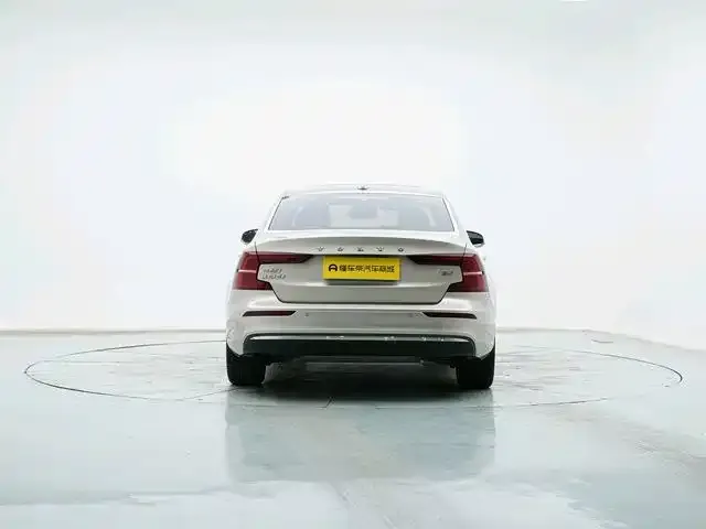 Volvo S60 — Фото автомобиля 8