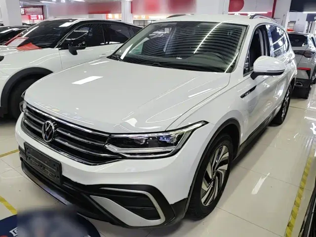 Фотография автомобиля — Volkswagen Tiguan L