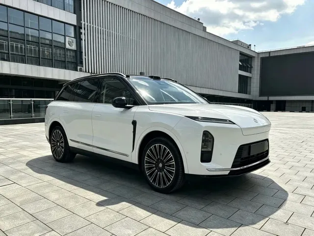 Nio ES8 — Фото автомобиля 2