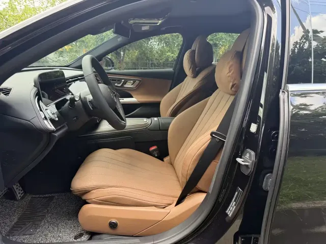 Mercedes-Benz E-Class — Фото автомобиля 12