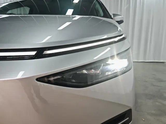 Xpeng X9 — Фото автомобиля 14
