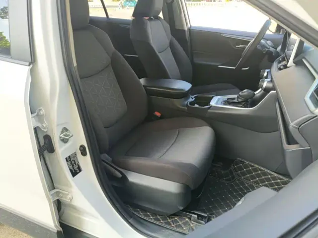 Toyota RAV4 — Фото автомобиля 24