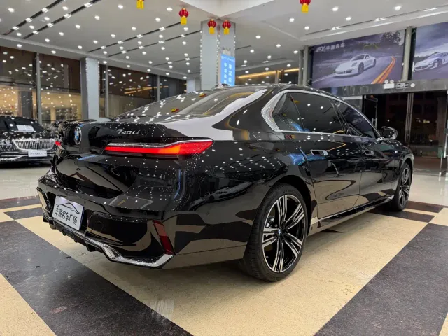 BMW 7 Series — Фото автомобиля 30