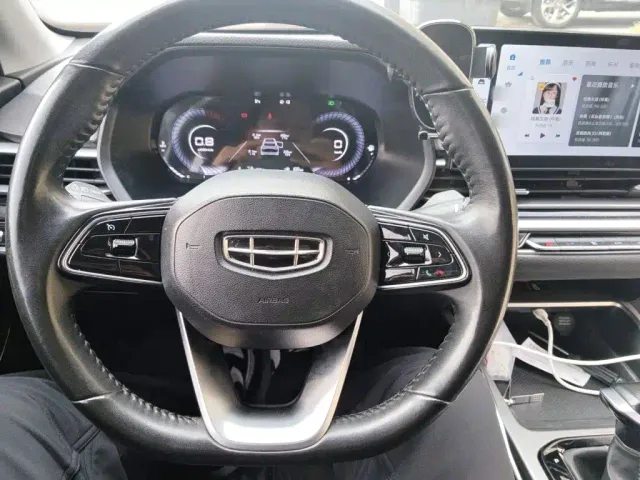 Geely Emgrand — Фото автомобиля 11