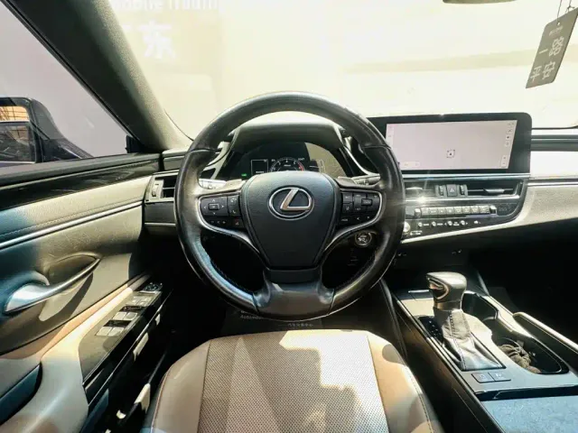 Lexus ES — Фото автомобиля 13