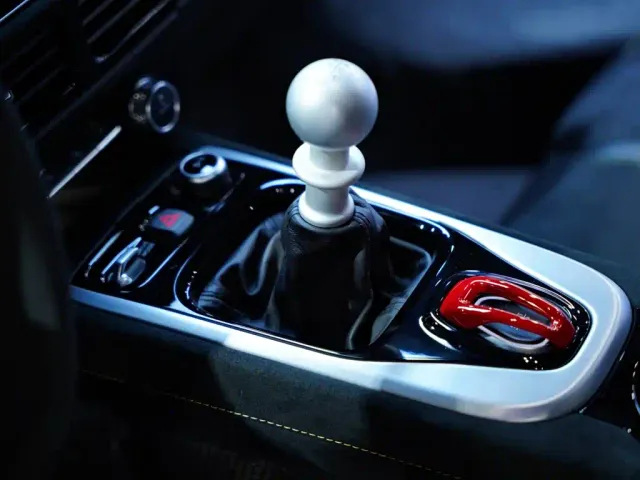 Lotus Emira — Фото автомобиля 22