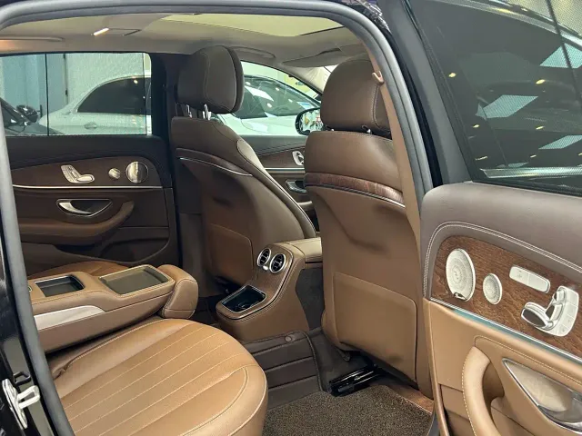 Mercedes-Benz E-Class — Фото автомобиля 11