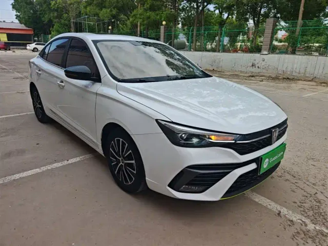 Roewe i5 — Фото автомобиля 3