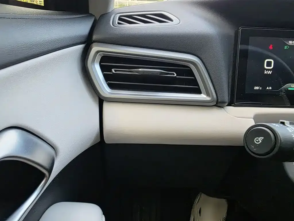 BYD Yuan UP 2024 401KM Leading Edition — Фото автомобиля 20