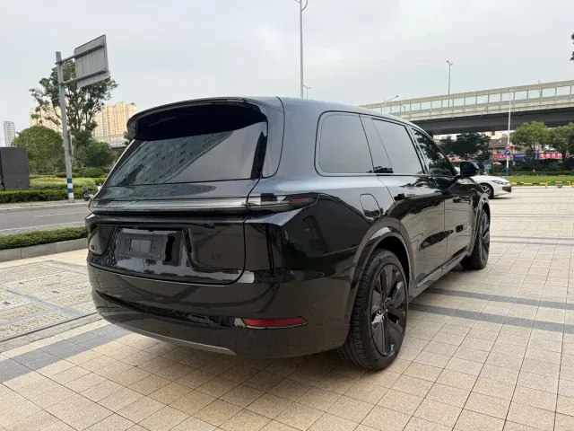 Li Auto L9 — Фото автомобиля 14