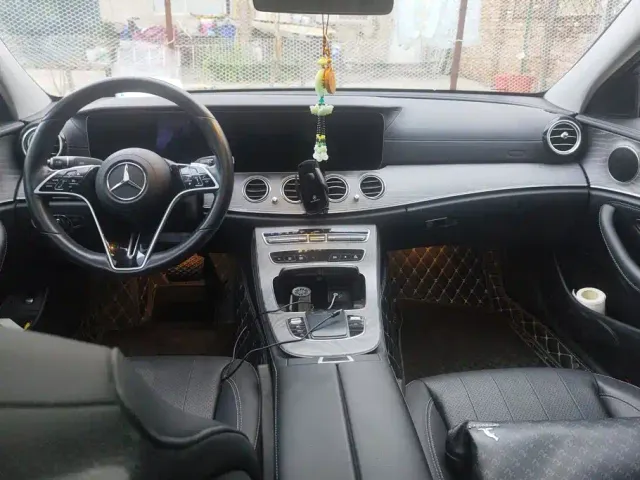 Mercedes-Benz E-Class — Фото автомобиля 12