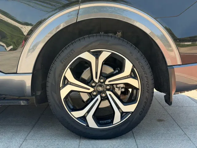 Ford Explorer — Фото автомобиля 12