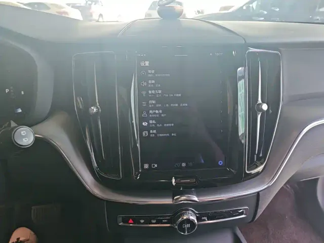 Volvo XC60 — Фото автомобиля 12
